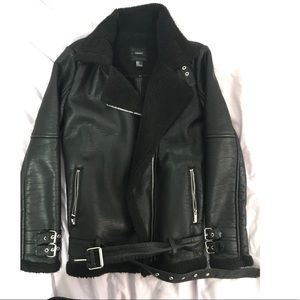 Black faux leather moto jacket 💕